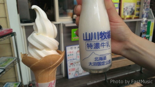山川牧場のアイスクリームと牛乳