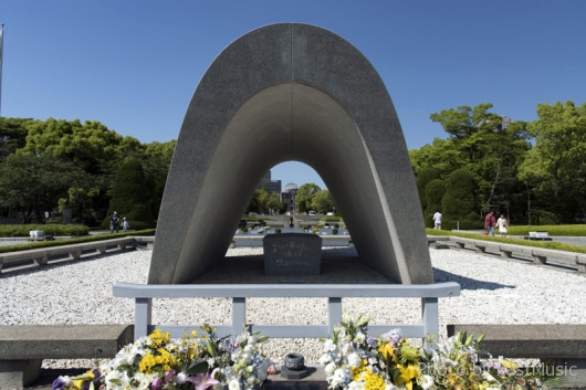 広島の原爆死没者慰霊碑